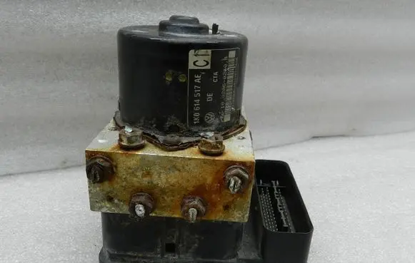 Volkswagen PASSAT B8 ABS Pump 1K0907379AC 1K0907379