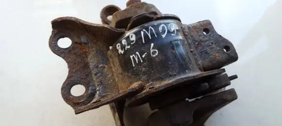 Mazda 6 Engine mount bracket
