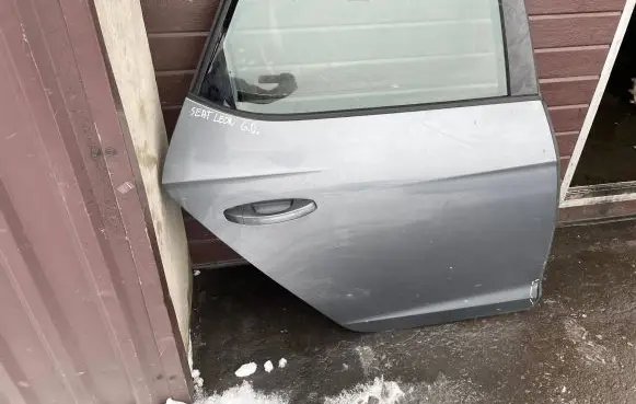 Seat Leon (5F) Rear door