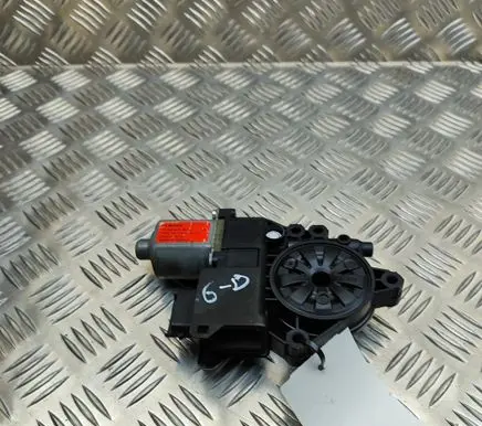 Hyundai i40 Rear door window regulator motor 834603Z010 F00S1A2937
