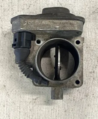 Volkswagen Caddy Throttle valve 038128063C