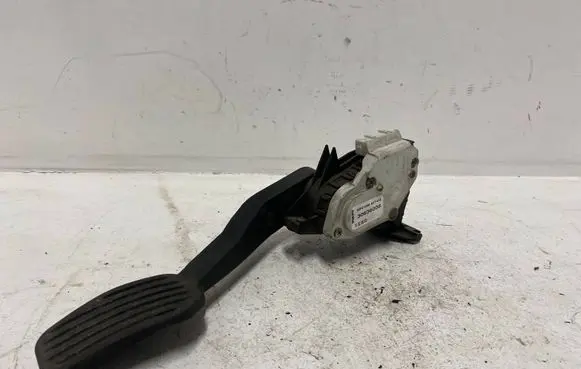 Volvo V70 Accelerator throttle pedal 30636005 6PV00853702