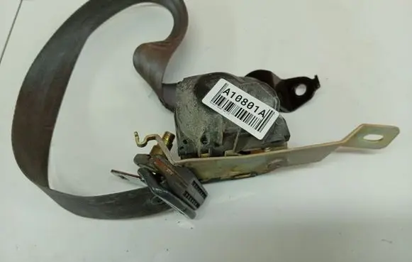 Renault Laguna I Front seatbelt 1043594