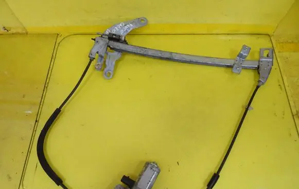 Fiat Punto (176) Front door window regulator with motor 46735843 13983803