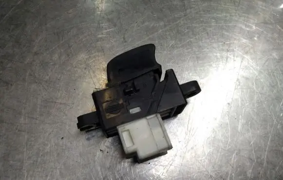 Nissan X-Trail T30 Electric window control switch
