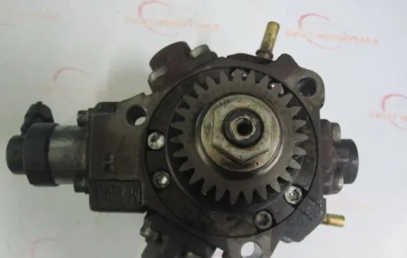 Opel Vivaro Fuel injection high pressure pump 0445010205 H8200950493