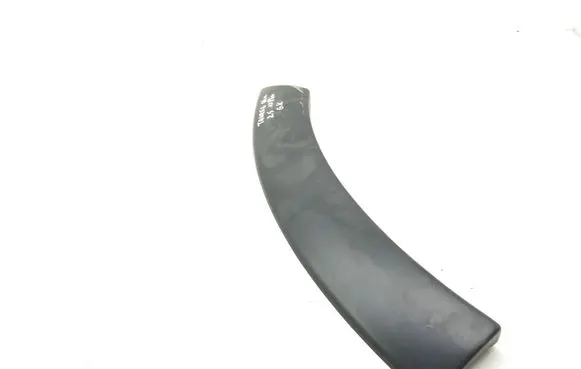 Rear fender molding trim