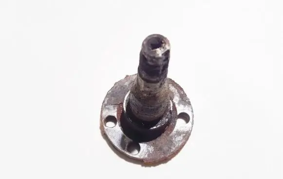 Volkswagen Jetta II Stub axle 
