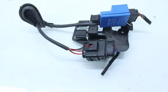 Volkswagen PASSAT B7 Fuel pump relay 3C0906093C