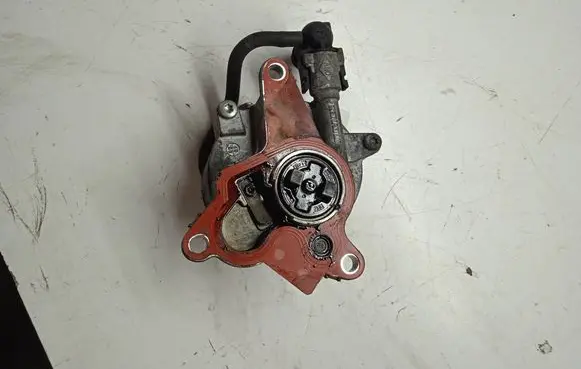 Opel Vivaro Vacuum pump 8200520476 520476A