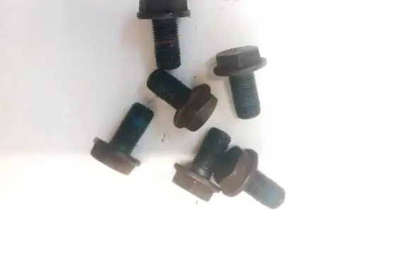 Volkswagen Golf V Nuts/bolts 