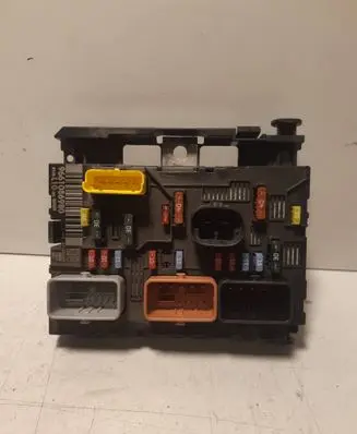 Peugeot 207 Fuse module 9661086980