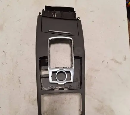 Audi A6 S6 C6 4F Center console T0021886 P0103820 4F1864261