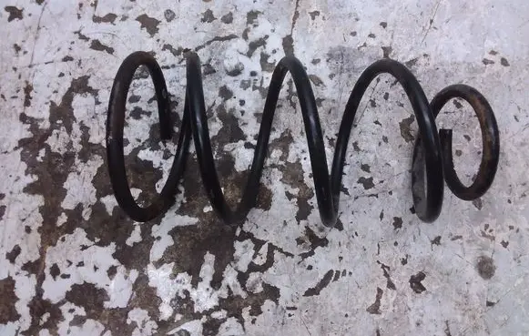 Chrysler PT Cruiser Front coil spring 