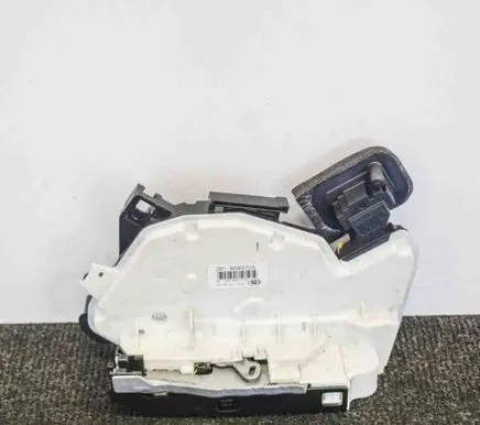 Skoda Yeti (5L) Coupe door lock (next to the handle) 6V2837015
