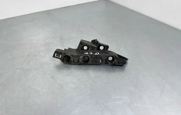 Audi Q7 4M Front bumper mounting bracket 4M0807284A