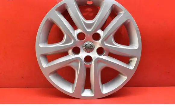 Bedford Astra R17 wheel hub/cap/trim 13409779