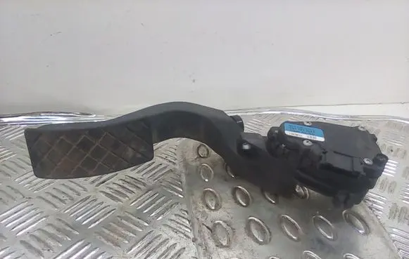 Audi A6 S6 C5 4B Accelerator throttle pedal 8D1723523F