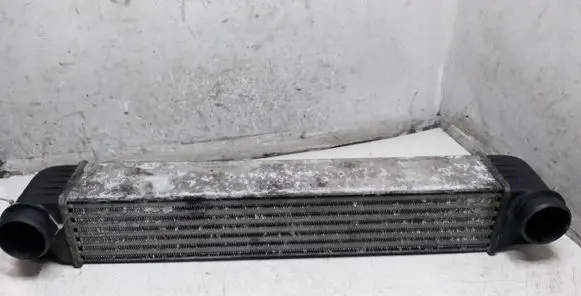 BMW 5 E39 Intercooler radiator 17512247359