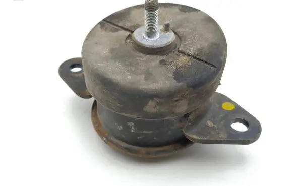Nissan Leaf II (ZE1) Engine mount bracket