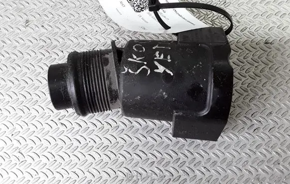 Skoda Yeti (5L) Turbo air intake inlet pipe/hose 03L131111G