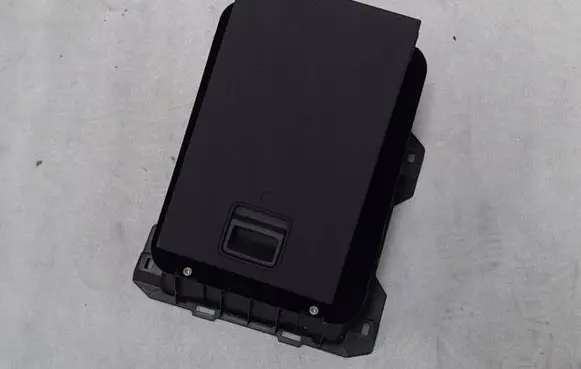Glove box