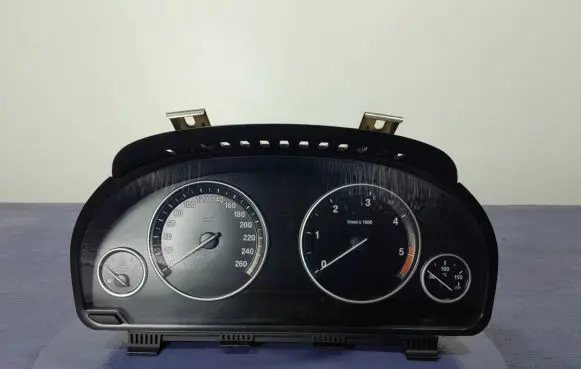 BMW 5 F10 F11 Speedometer (instrument cluster) 9249345
