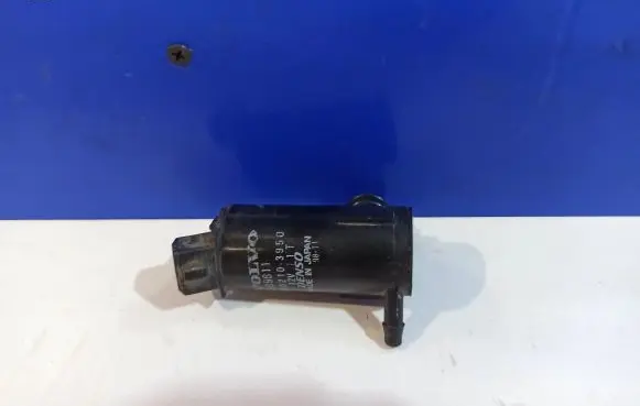 Volvo XC70 Windscreen/windshield washer pump 9169611