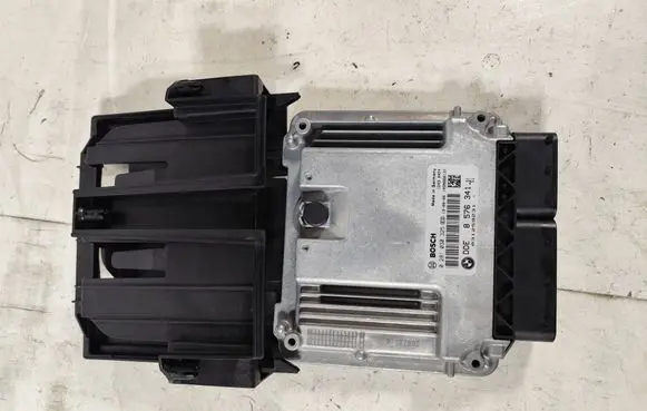 BMW 1 F20 F21 Engine control unit/module 0281030325 031259231 8576341