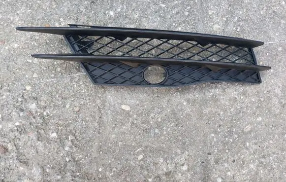 Audi R8 42 Front bumper lower grill 420807682