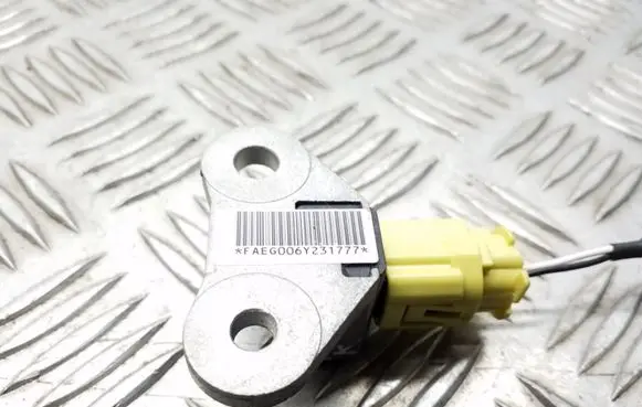 Nissan Qashqai Airbag deployment crash/impact sensor