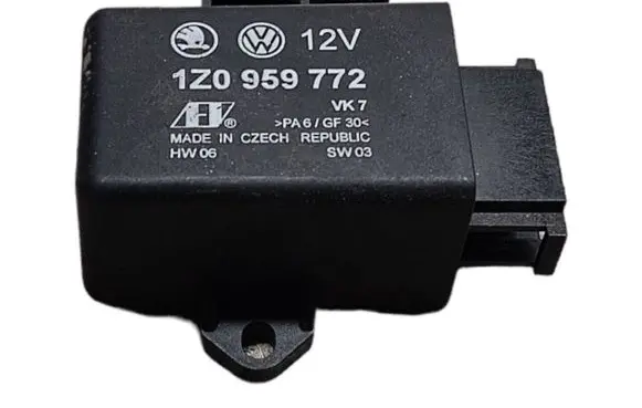 Volkswagen PASSAT B6 Seat heating relay 1Z0959772