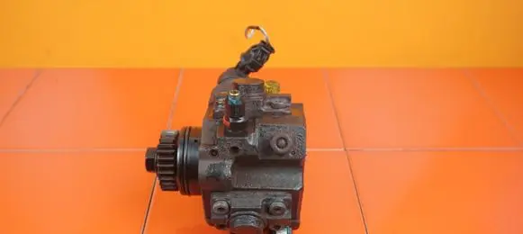 Renault Trafic III (X82) Fuel injection high pressure pump HMLGT8980R R9M413