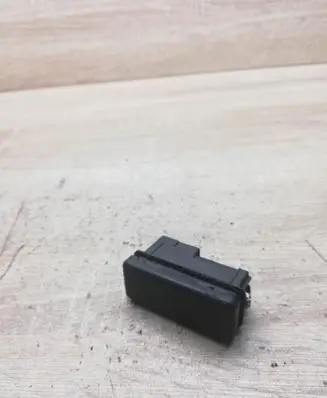 BMW 5 E39 Hazard light switch 8350947