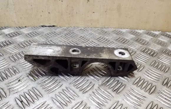 Audi Q7 4L Sway bar bush bracket, front 7L0411063B