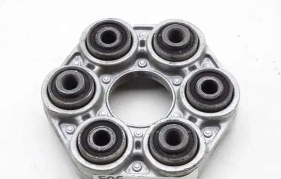 BMW 6 F06 Gran coupe Rear prop shaft donut coupling/joint 760562905
