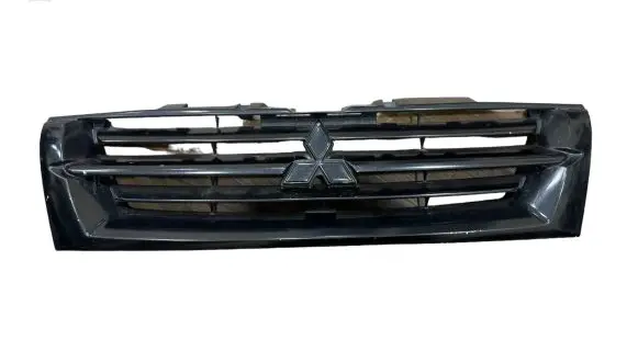 Mitsubishi Pajero Front bumper upper radiator grill MR387981