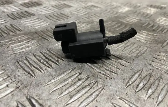 BMW 5 F10 F11 Turbo solenoid valve 7810831