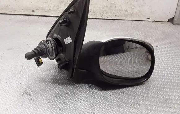 Peugeot 206 Front door electric wing mirror E2017003