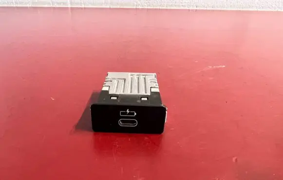 BMW X5 G05 USB socket connector 8711940 84108711940