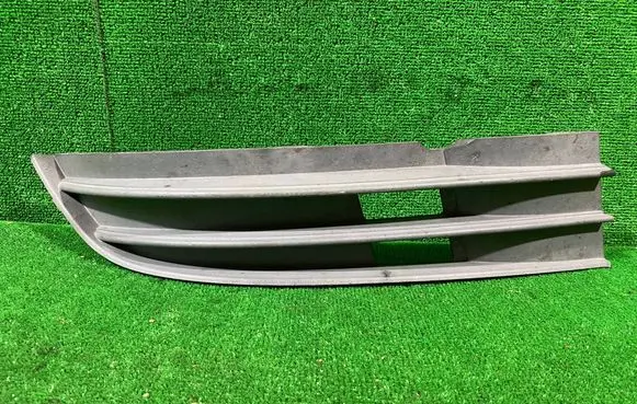 Volkswagen Touran I Front bumper lower grill 1T0853666J