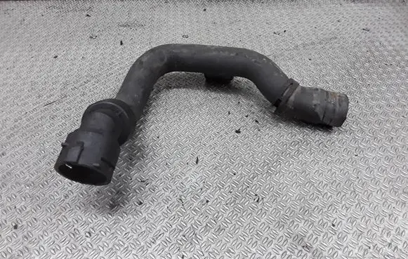 Volkswagen PASSAT B5.5 Engine coolant pipe/hose