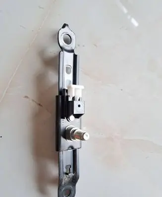 Toyota Avensis T270 Seat belt adjustment motor E563003