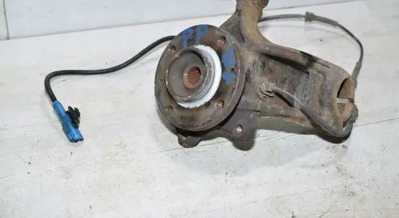 Peugeot 208 Front wheel hub 41370423