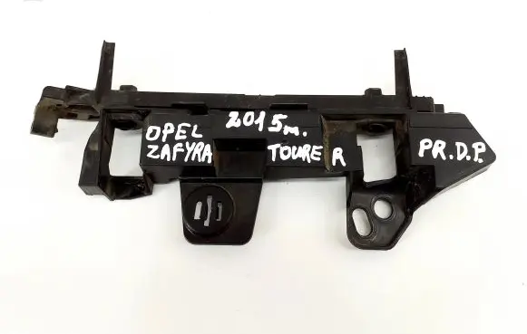 Front bumper mounting bracket