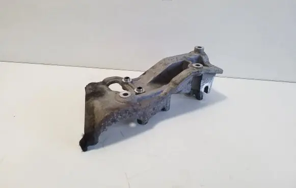 Mitsubishi Outlander Generator/alternator bracket 1801A070