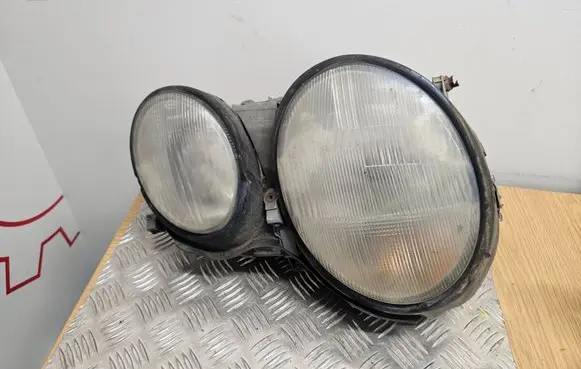 Mercedes-Benz CLK A208 C208 Headlight/headlamp 147552