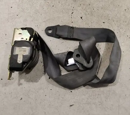 Middle seatbelt (rear)