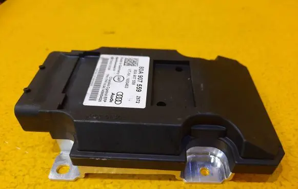 Audi Q7 4M Air suspension control unit module (rear) 80A907559