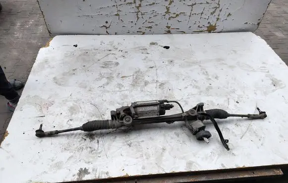 Volkswagen Touran I Steering rack 